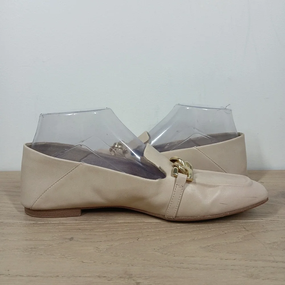 Tamaris Loafers Womens 7.5 Cream Leather Gold Chain Square Toe Quiet Luxury